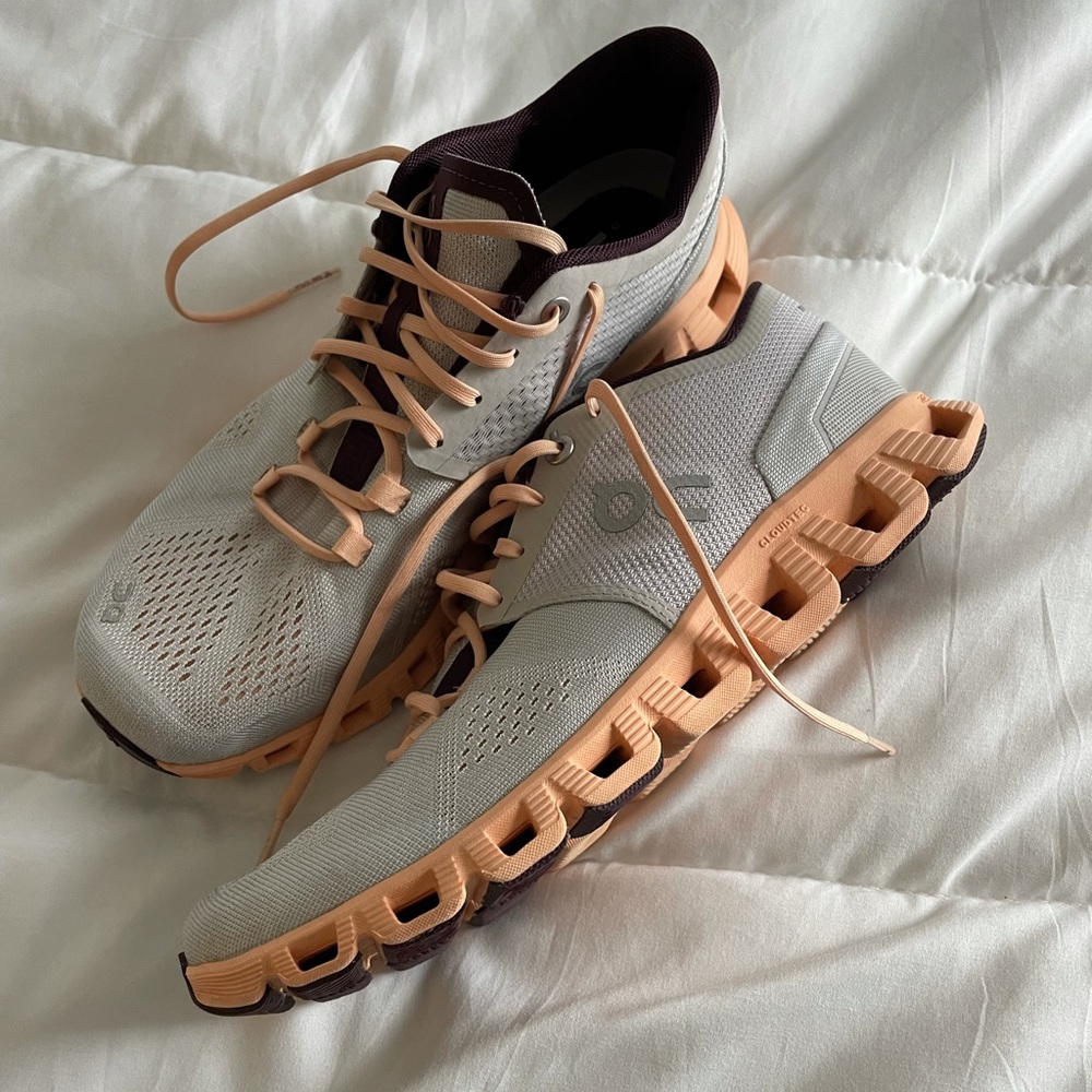 ON CLOUD x sneakers